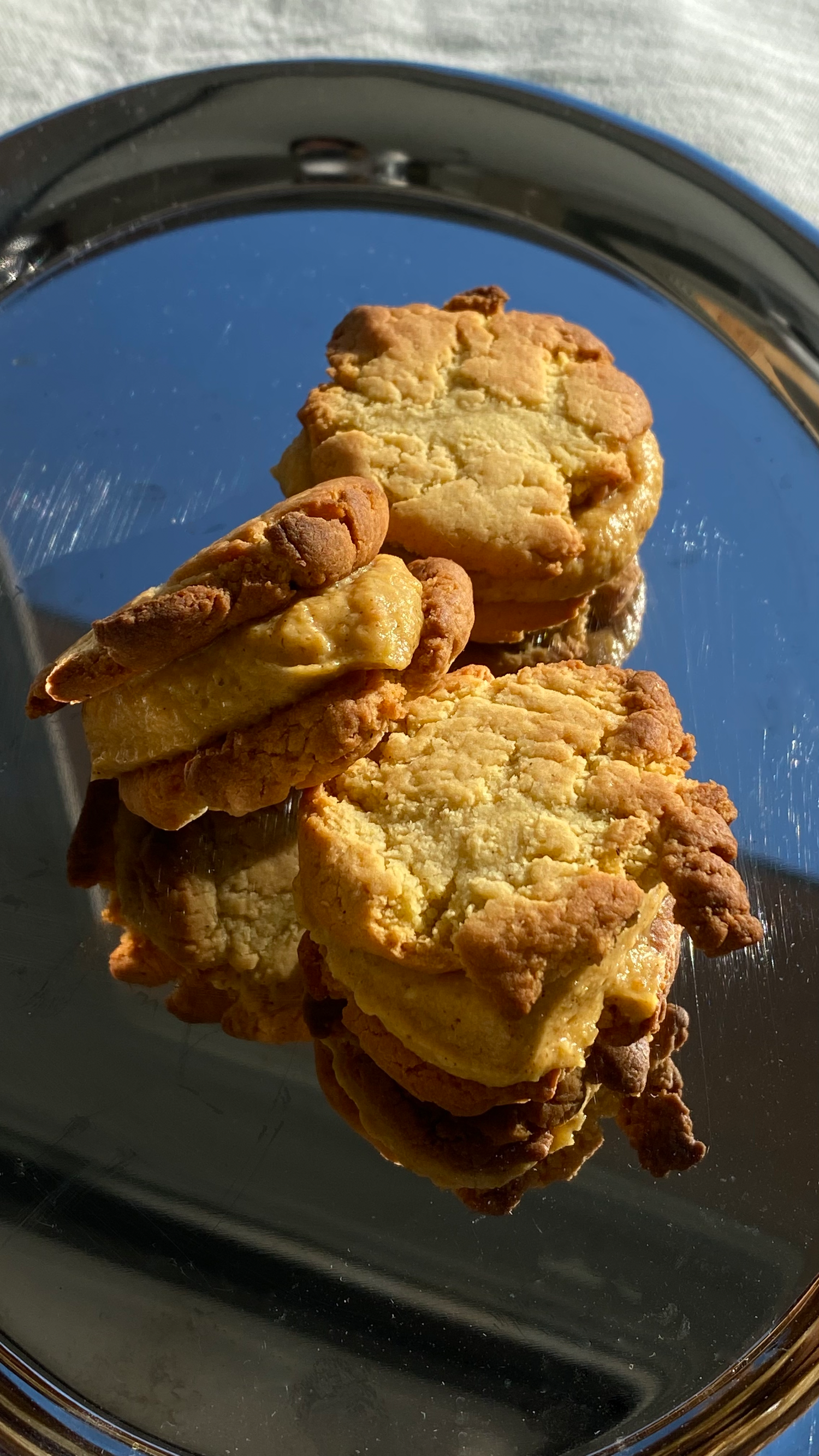 Pumpkin spice cookie sandwiches